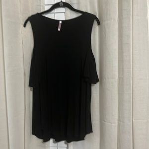 Cool Melon Top Sz M Cold Shoulder Black Feminine Closet Staple Casual